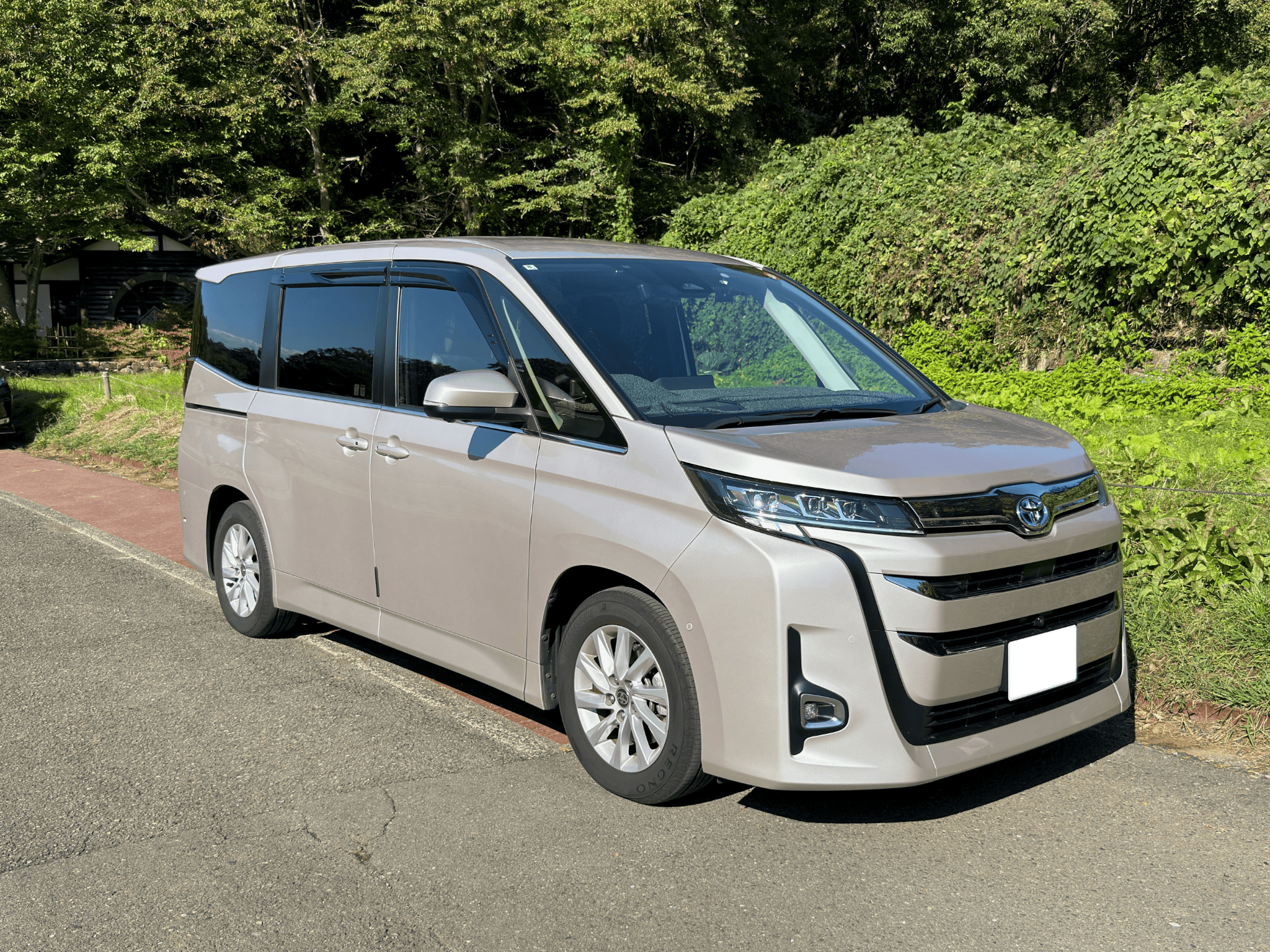 ノアを「家族の会話空間」へ進化！静粛性向上パッケージで実現した“声の届く”3列目シート 