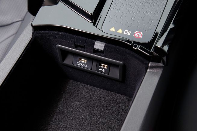 USBポートの稲妻マーク
