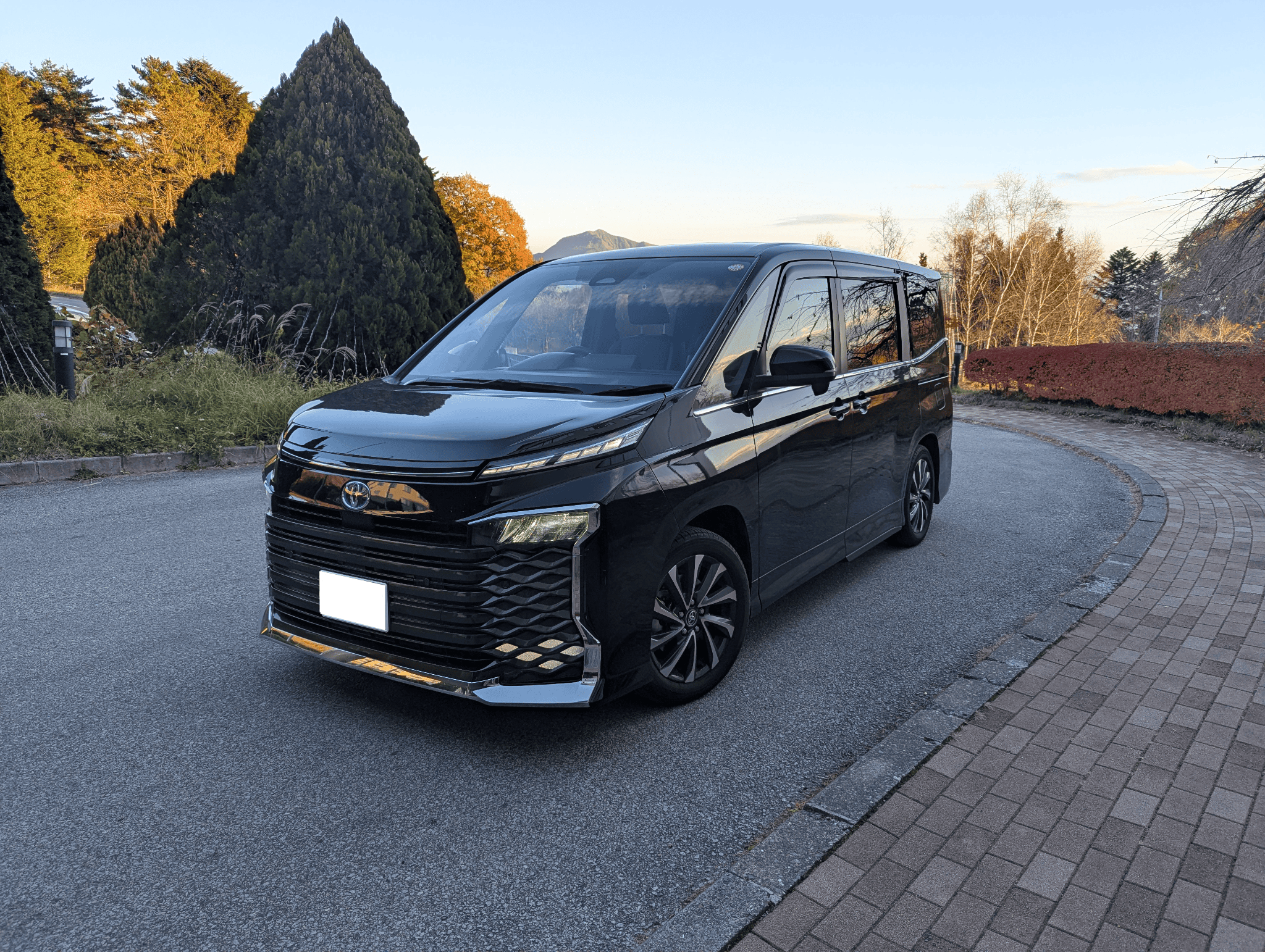 家族の移動が「期待以上に」快適に！ 3列目シートの会話も弾む静粛性向上パッケージ 