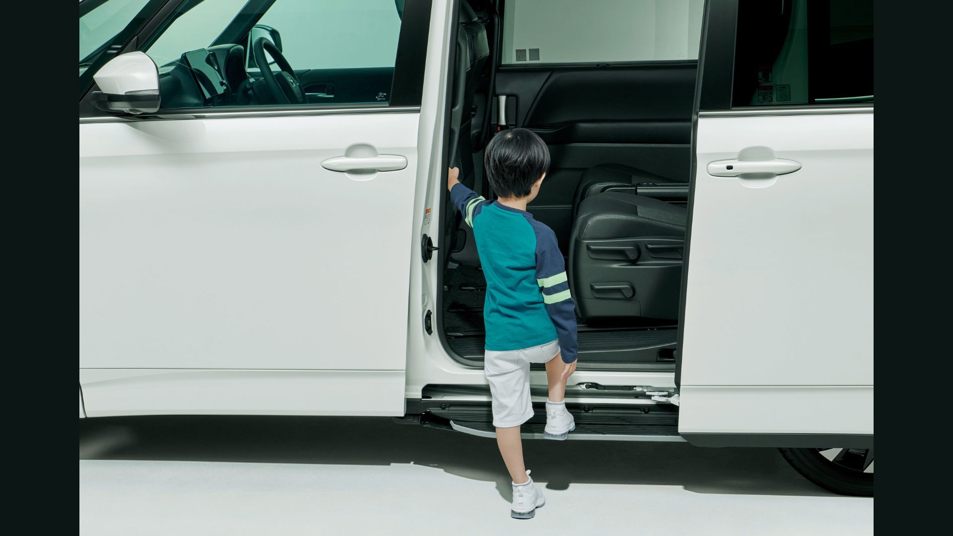 15_乗り降りしやすい後席