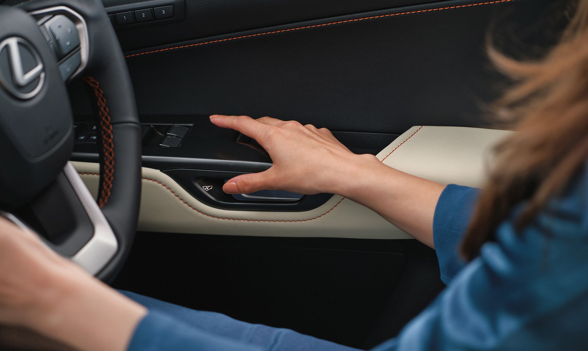 LEXUS NX（運転席まわり）