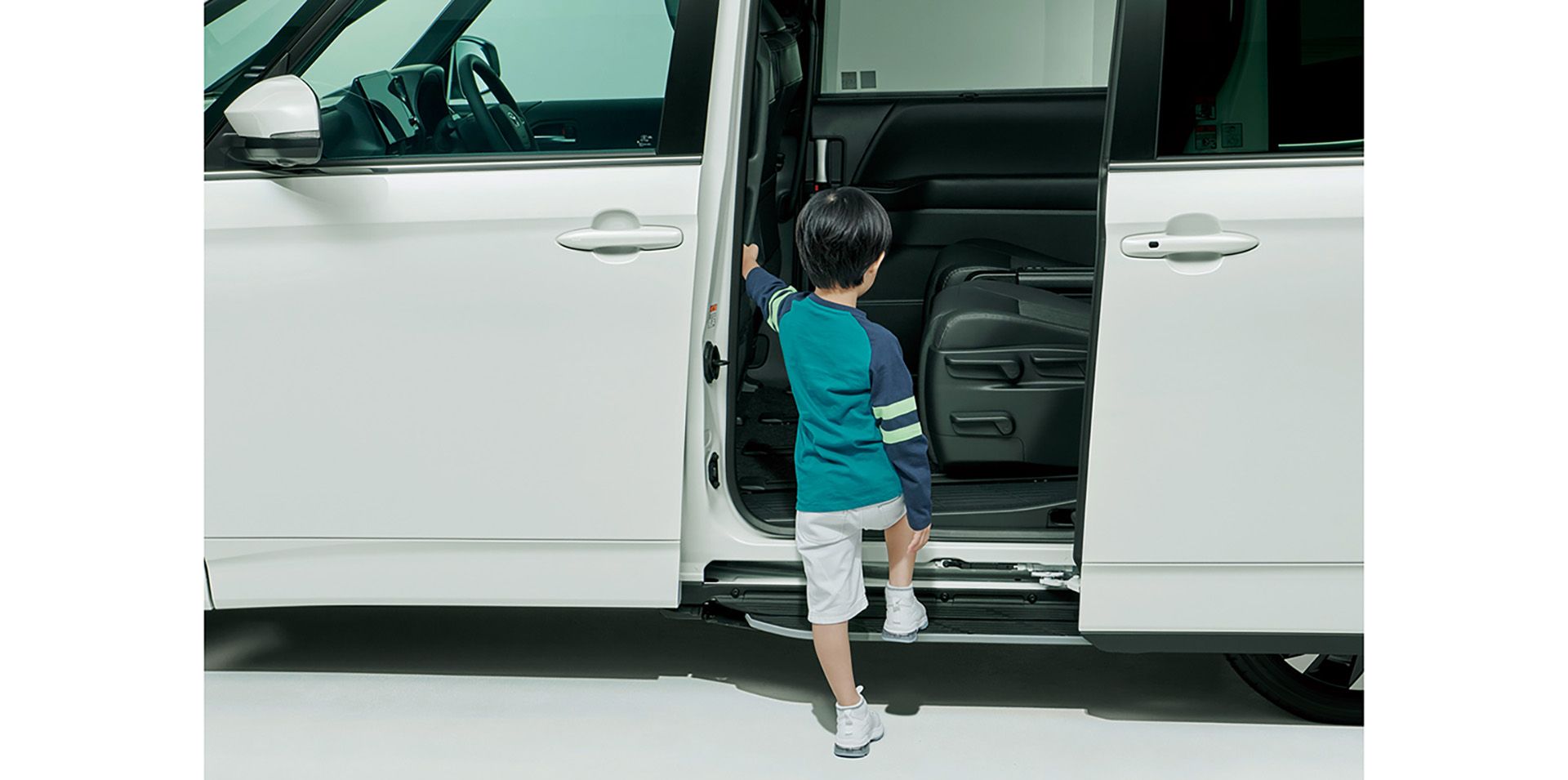 スライドドア車の乗降イメージ