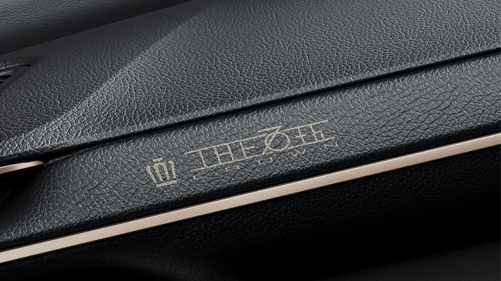 6_70周年特別仕様車(THE 70thロゴ入りインストルメントパネル).jpg