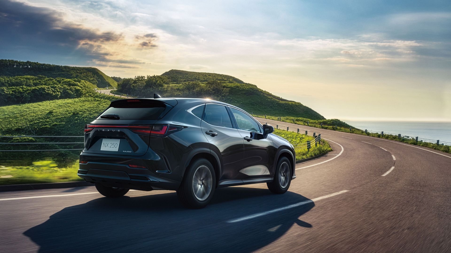 6_レクサスNX(走行イメージ)