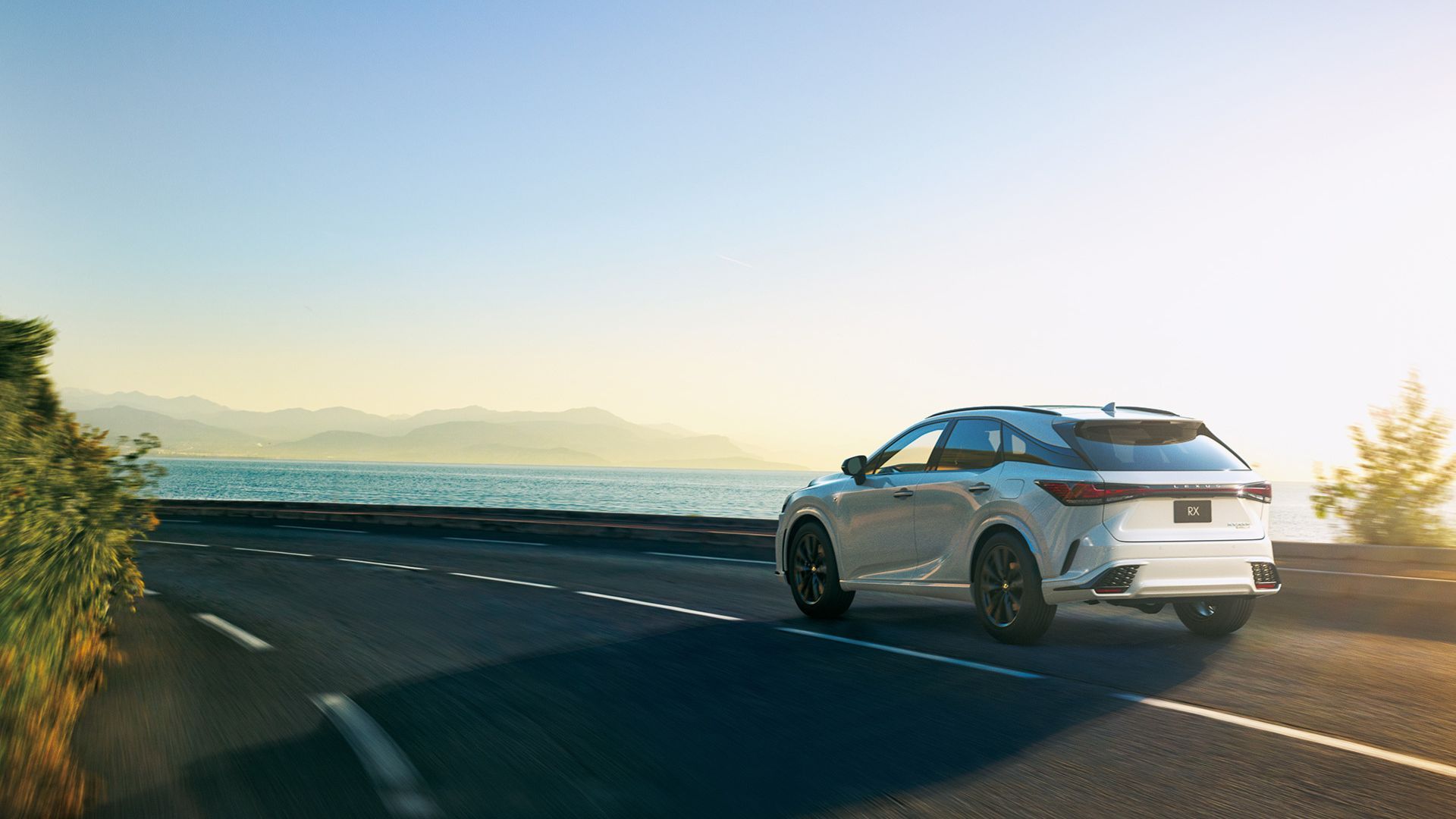 7_レクサスRX(走行イメージ)