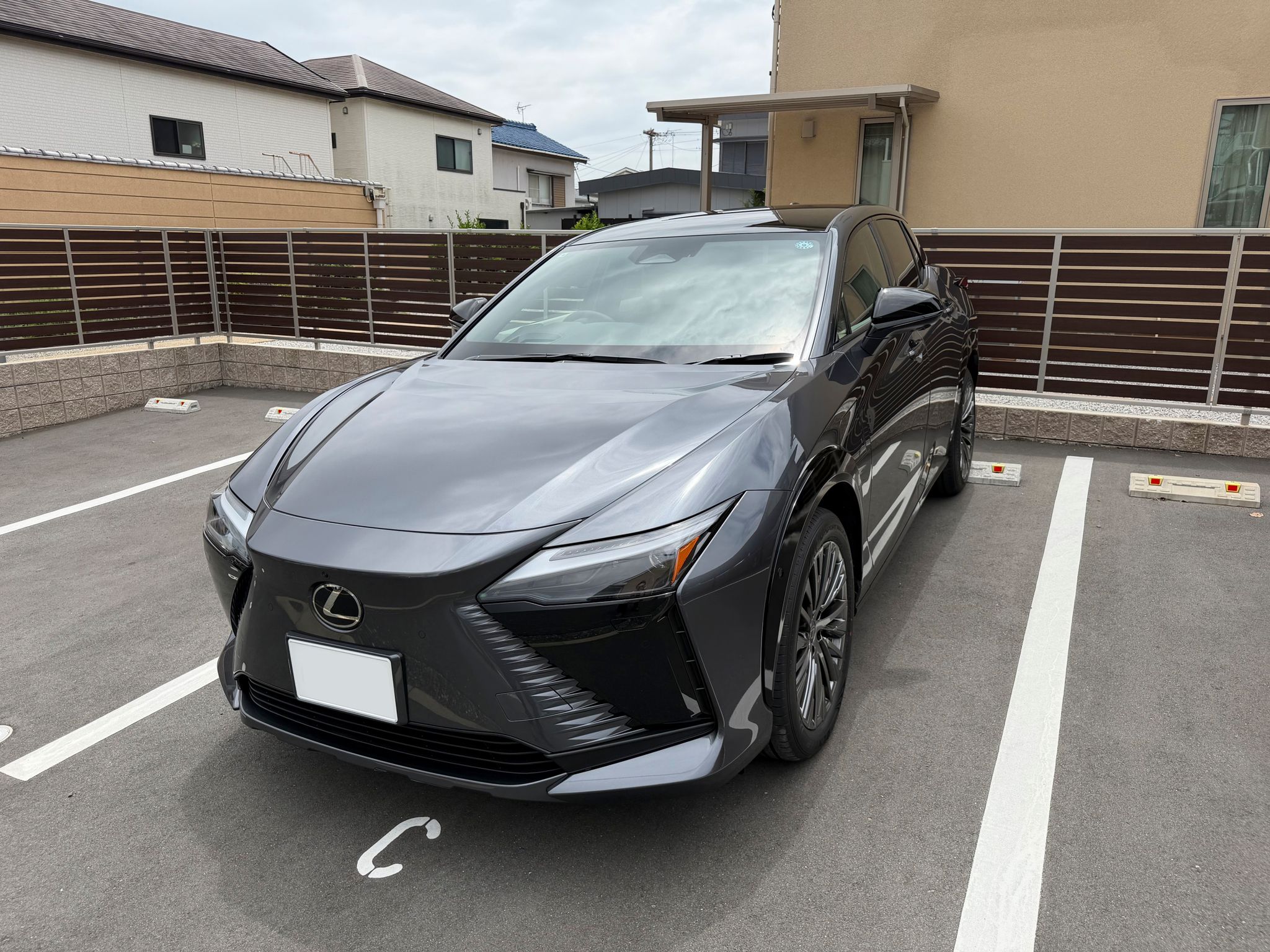 EVでも“運転する楽しさ”を。マニュアルモードで広がる新しいドライビング体験。