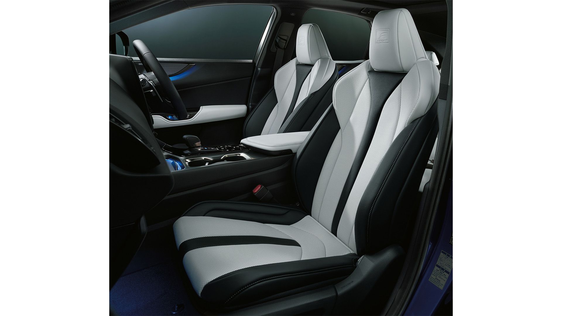 NX F SPORT(フロントシートまわり).jpg