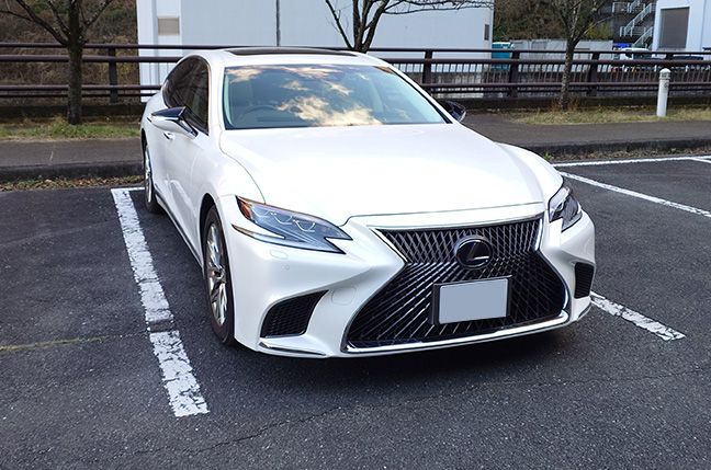 アクセルを踏めばスムーズに加速してくれる感覚があります。エンジン音も明らかに静か